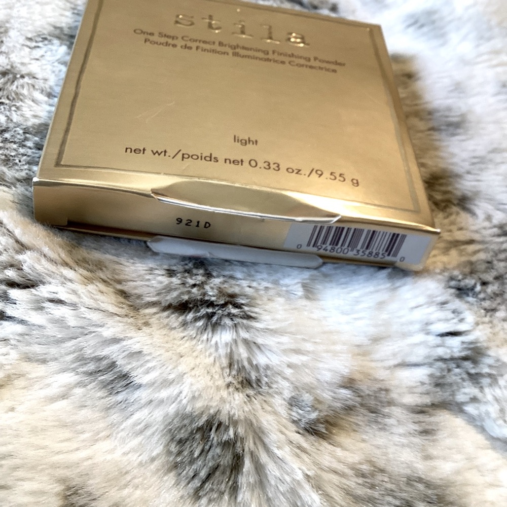 STILA One Step Correct Finishing Powder - Light - Picture 5 of 6